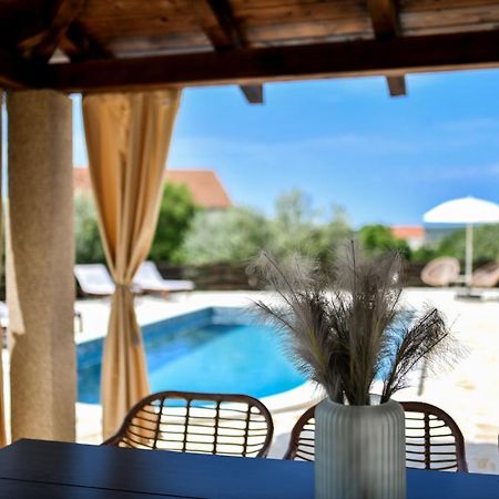 Wonderful Holiday House Bruno With Heated Pool Zadar Exteriör bild