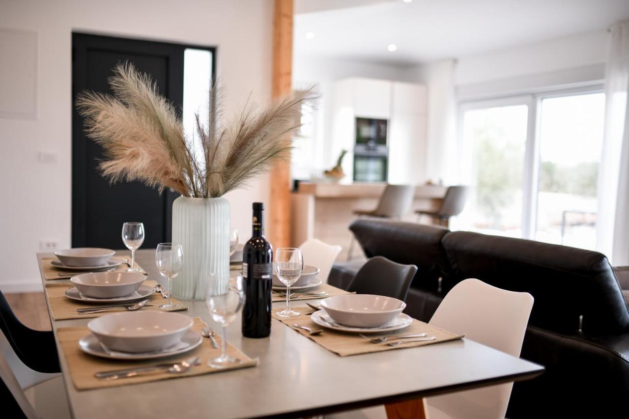Wonderful Holiday House Bruno With Heated Pool Zadar Exteriör bild