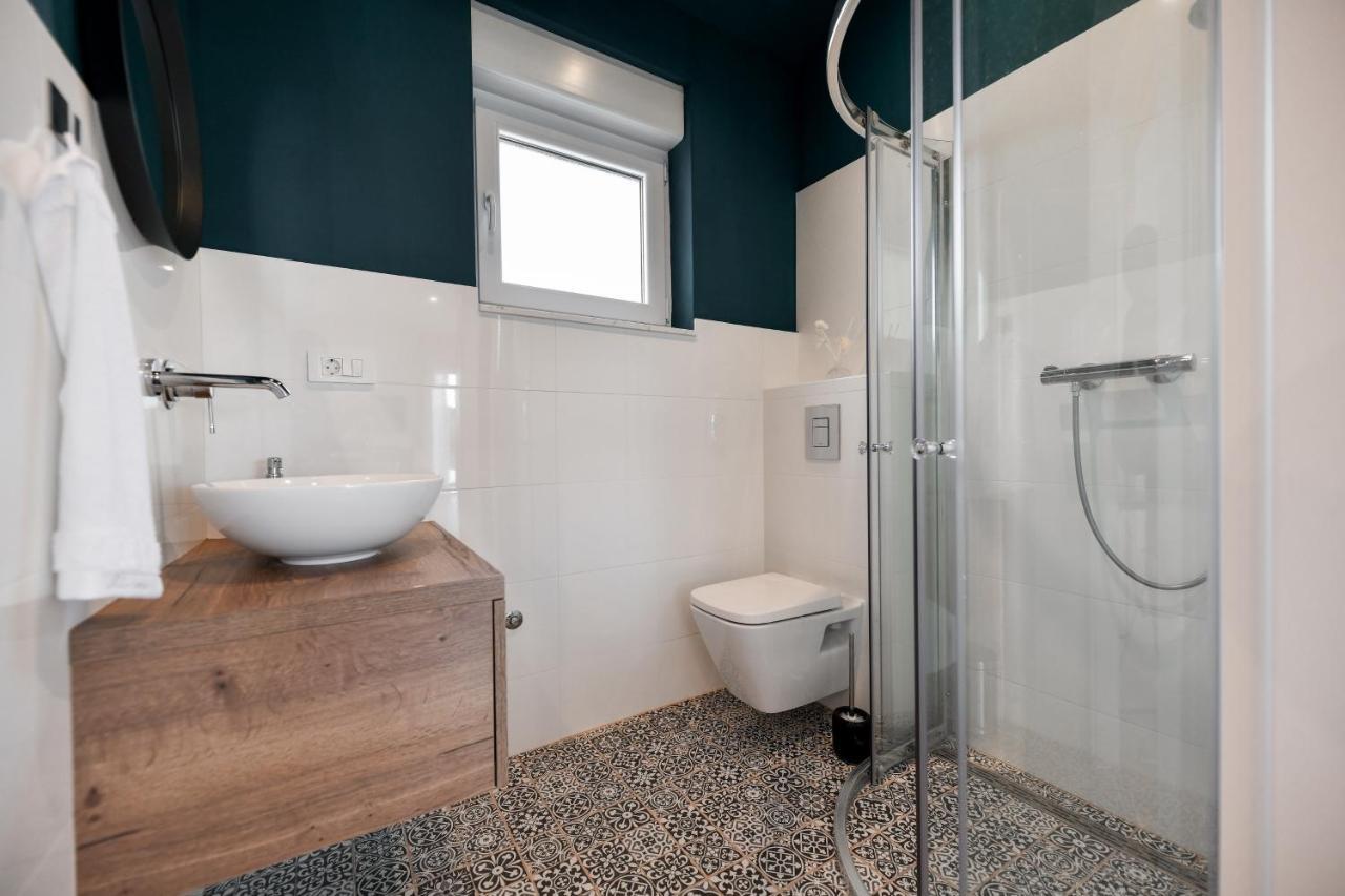 Wonderful Holiday House Bruno With Heated Pool Zadar Exteriör bild