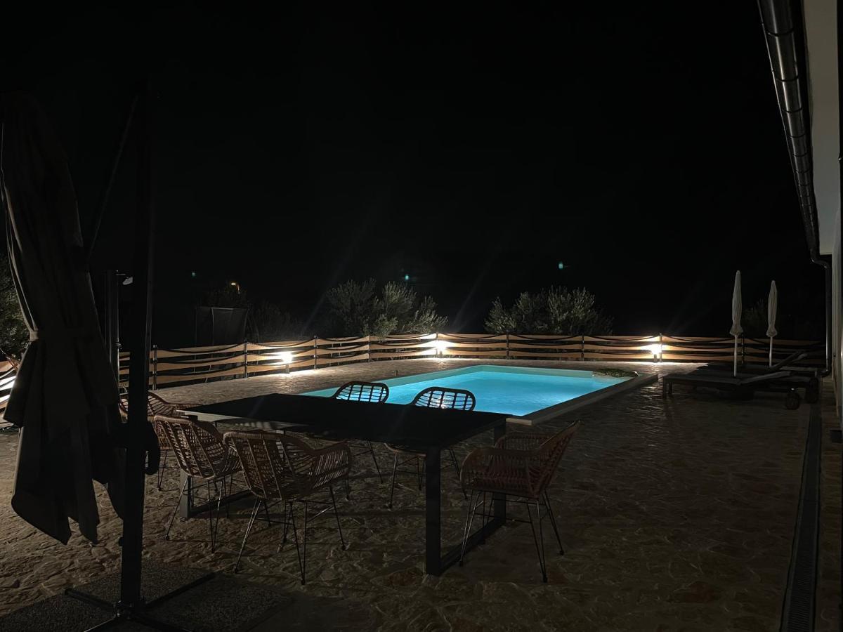 Wonderful Holiday House Bruno With Heated Pool Zadar Exteriör bild