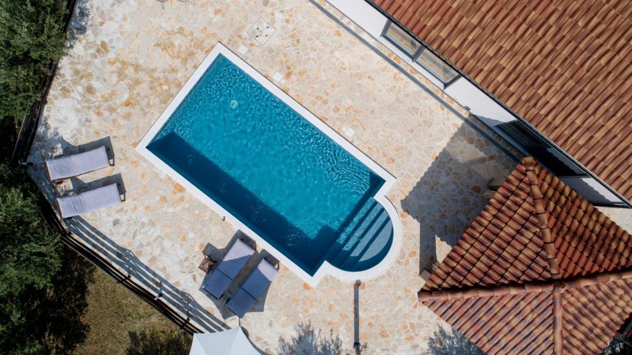 Wonderful Holiday House Bruno With Heated Pool Zadar Exteriör bild