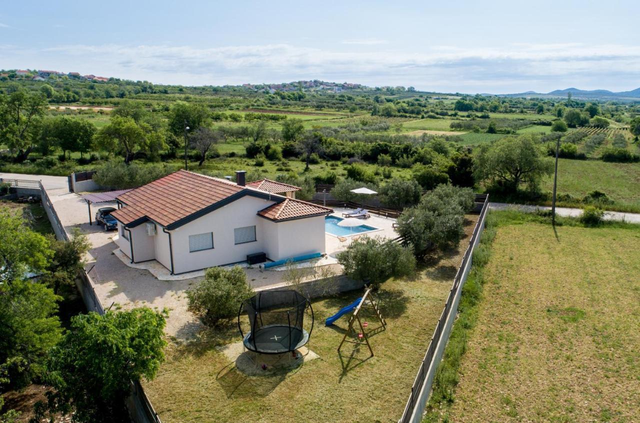 Wonderful Holiday House Bruno With Heated Pool Zadar Exteriör bild